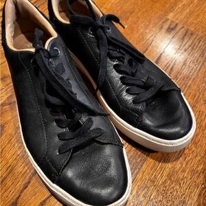TOMS size 8 men’s black sneakers